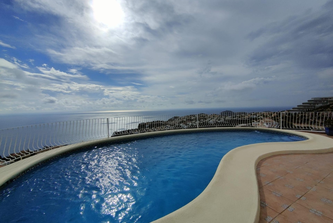 EXCLUSIVA VILLA INDEPENDIENTE EN CUMBRE DEL SOL
