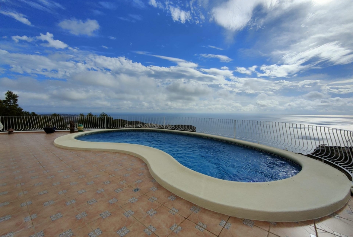 EXCLUSIVA VILLA INDEPENDIENTE EN CUMBRE DEL SOL