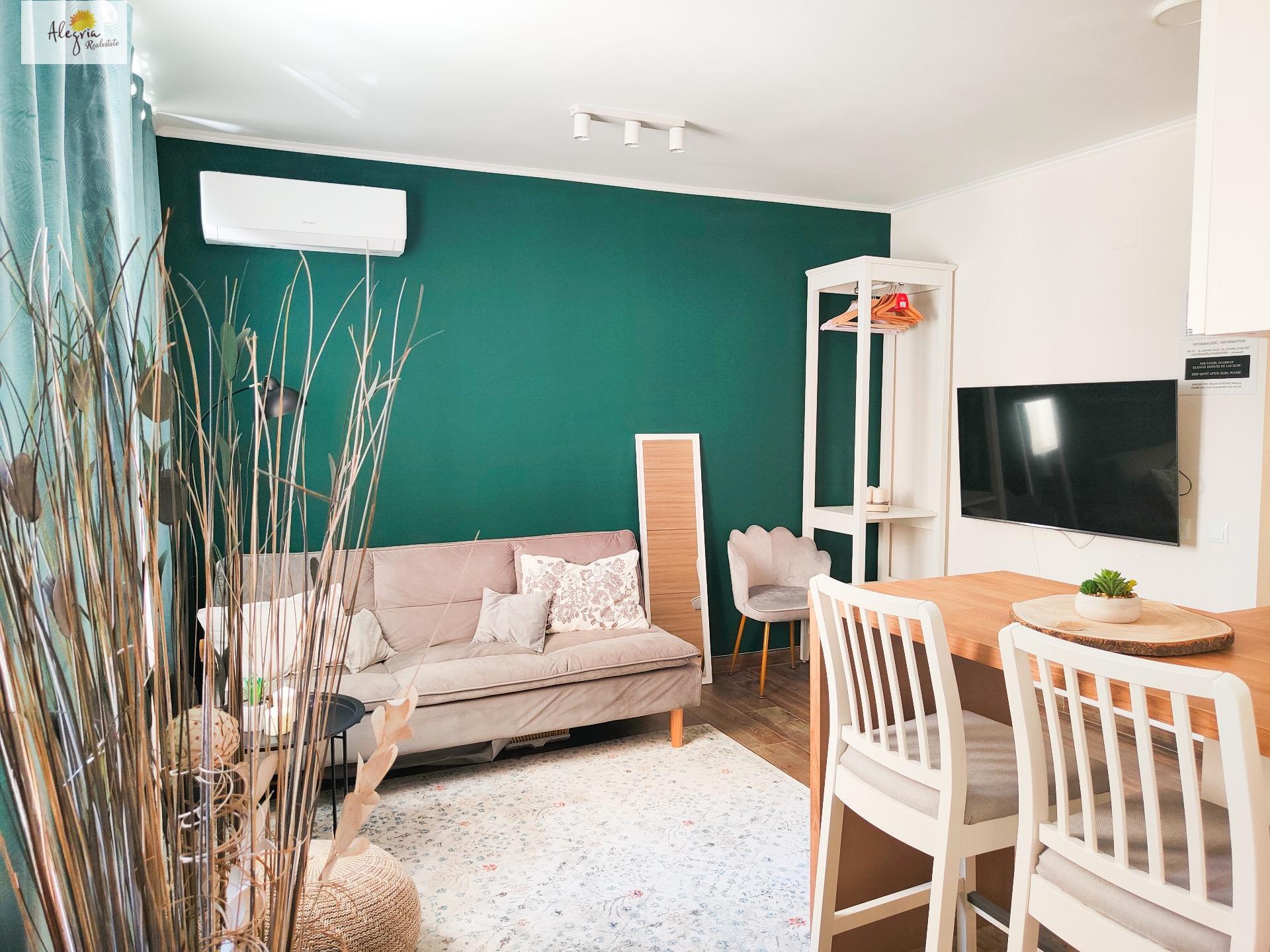 28-1 APARTHOTEL OF 4 COMPLETE FLATS WITH TOURIST LICENCE IN THE CENTRE OF ALICANTE FOR SALE