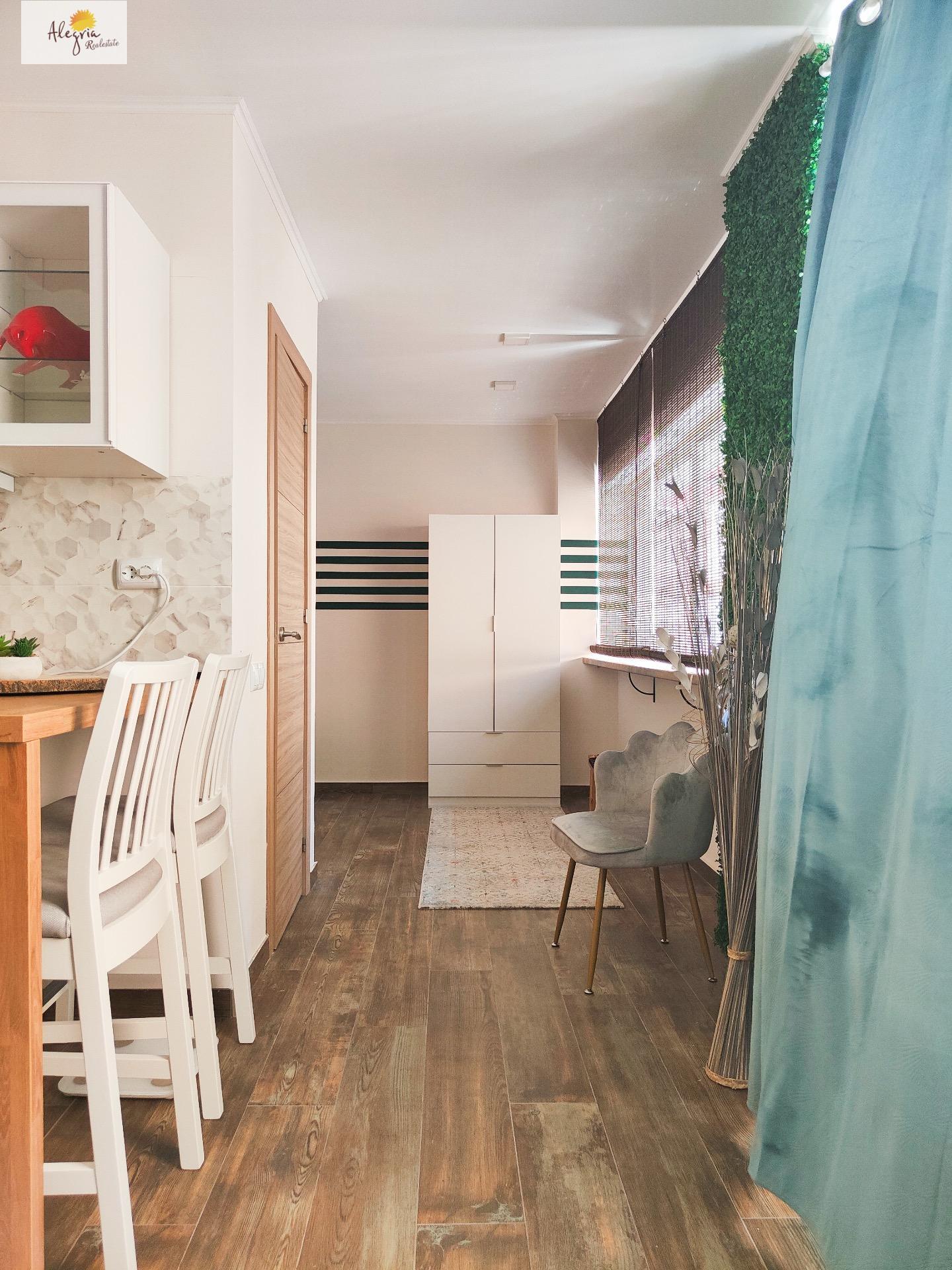 28-10 APARTHOTEL OF 4 COMPLETE FLATS WITH TOURIST LICENCE IN THE CENTRE OF ALICANTE FOR SALE