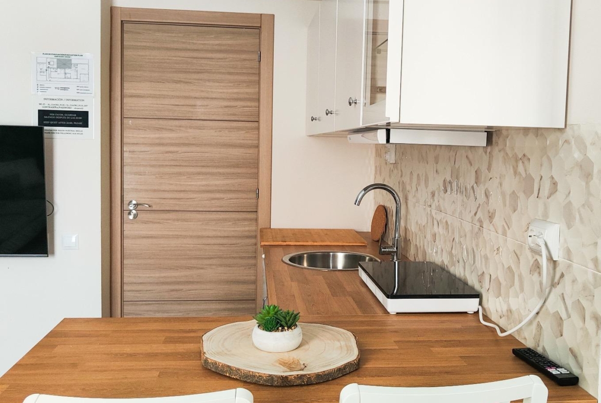 APARTHOTEL OF 4 COMPLETE FLATS WITH TOURIST LICENCE IN THE CENTRE OF ALICANTE FOR SALE