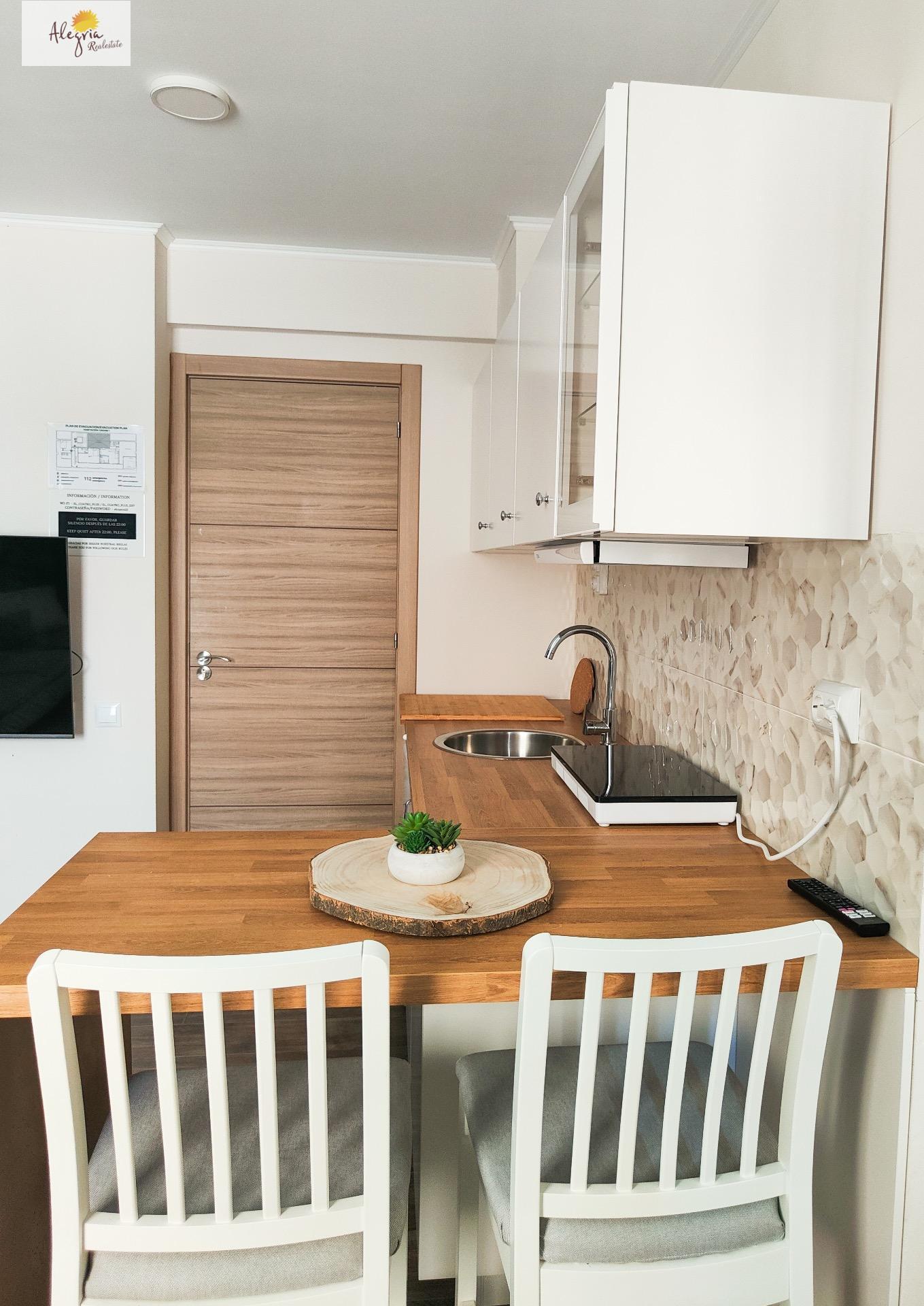 28-12 APARTHOTEL OF 4 COMPLETE FLATS WITH TOURIST LICENCE IN THE CENTRE OF ALICANTE FOR SALE