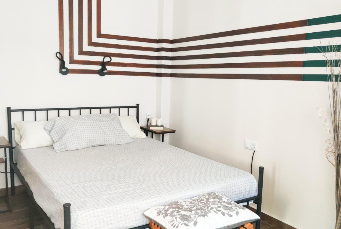 APARTHOTEL OF 4 COMPLETE FLATS WITH TOURIST LICENCE IN THE CENTRE OF ALICANTE FOR SALE