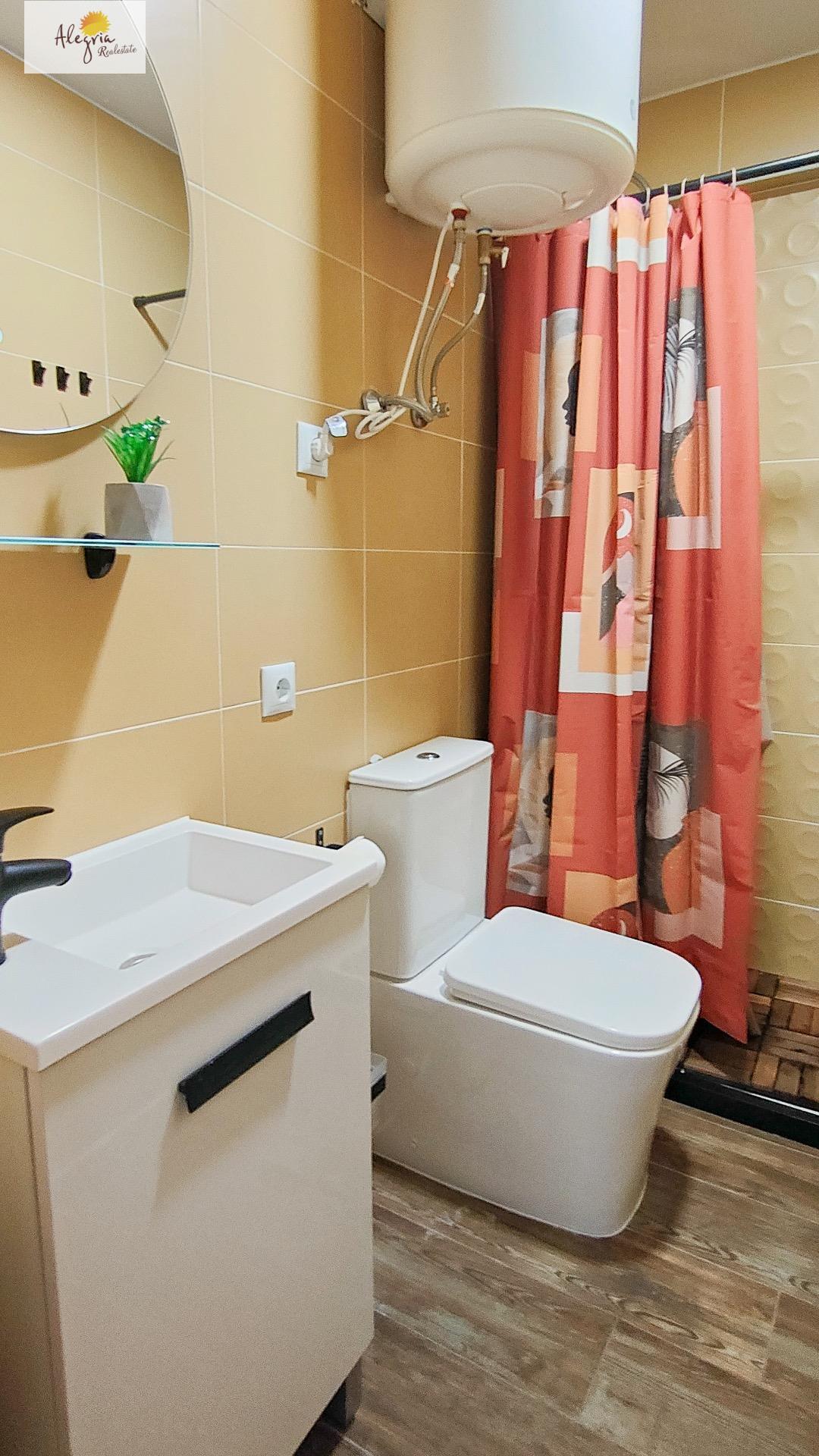 28-16 APARTHOTEL OF 4 COMPLETE FLATS WITH TOURIST LICENCE IN THE CENTRE OF ALICANTE FOR SALE