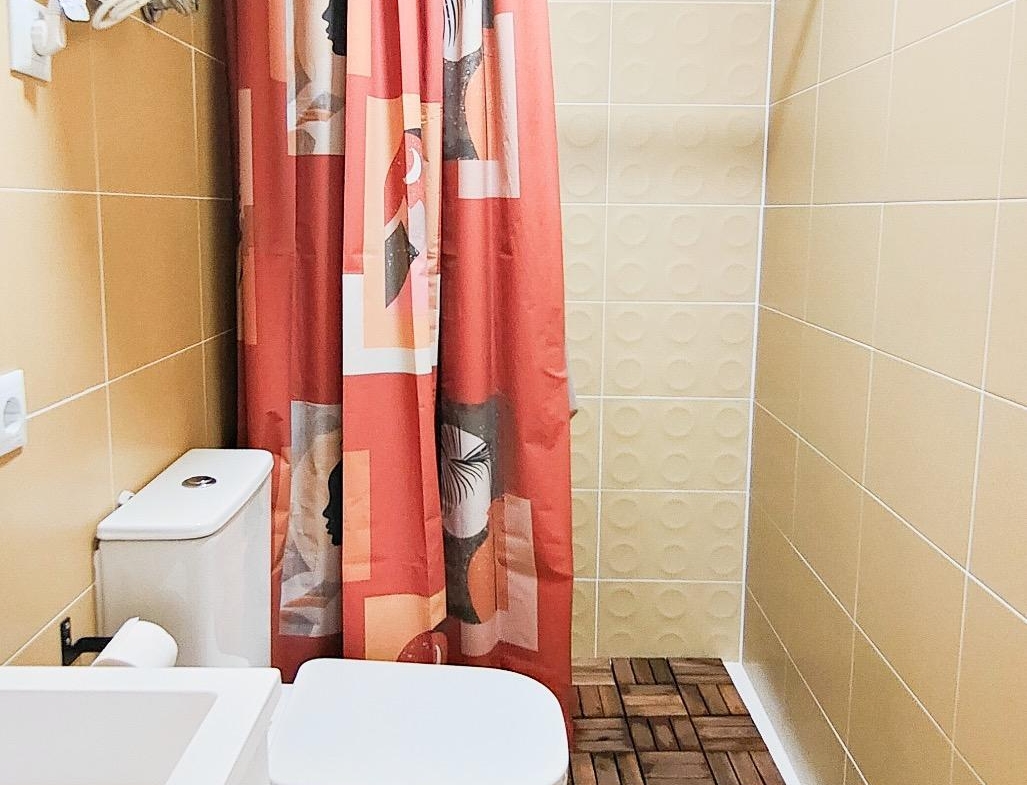 APARTHOTEL OF 4 COMPLETE FLATS WITH TOURIST LICENCE IN THE CENTRE OF ALICANTE FOR SALE