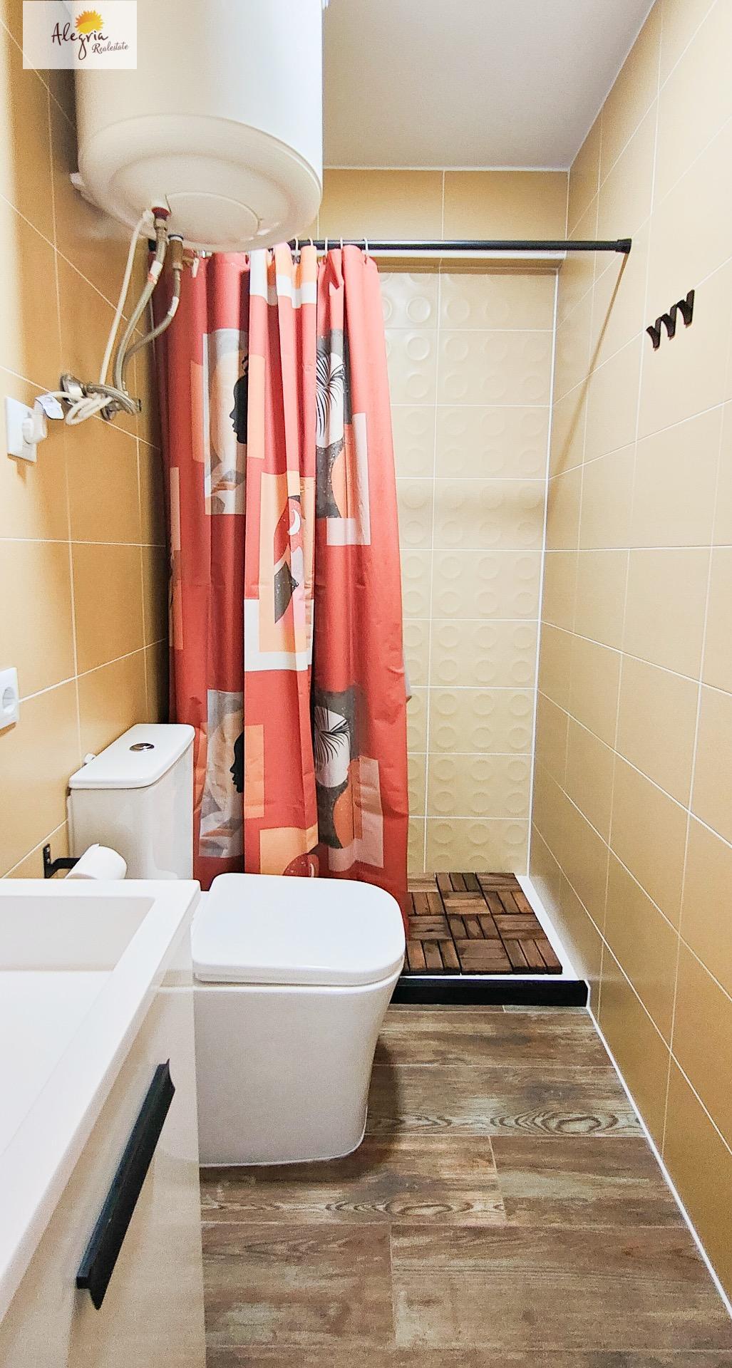 28-17 APARTHOTEL OF 4 COMPLETE FLATS WITH TOURIST LICENCE IN THE CENTRE OF ALICANTE FOR SALE