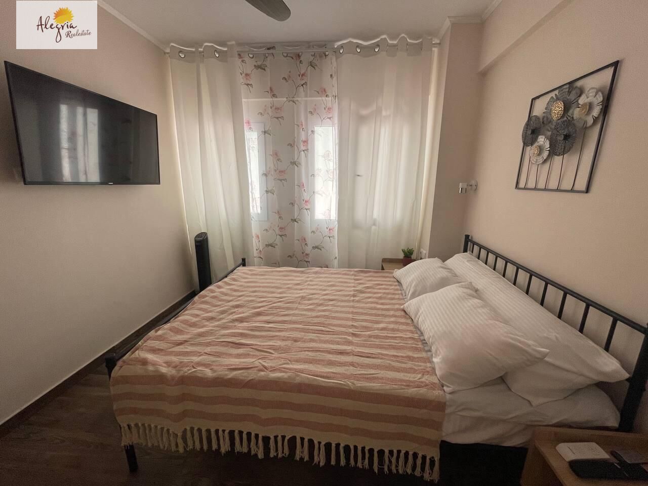 28-2 APARTHOTEL OF 4 COMPLETE FLATS WITH TOURIST LICENCE IN THE CENTRE OF ALICANTE FOR SALE