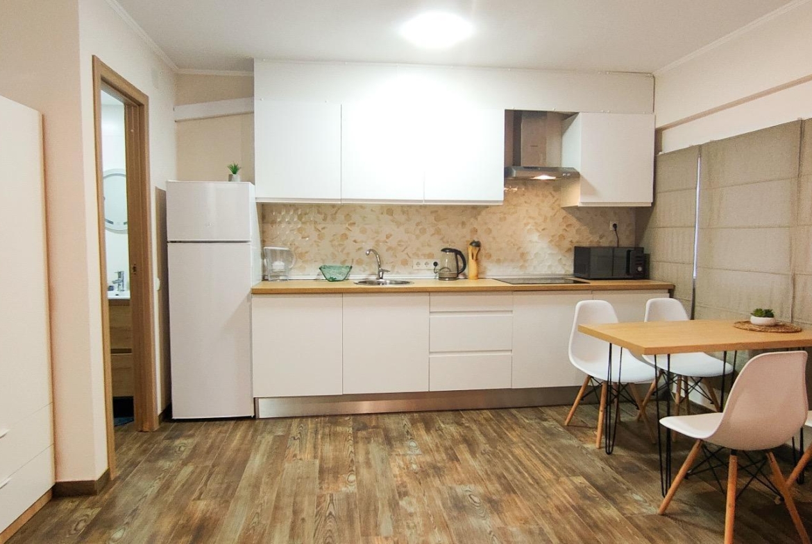 APARTHOTEL OF 4 COMPLETE FLATS WITH TOURIST LICENCE IN THE CENTRE OF ALICANTE FOR SALE