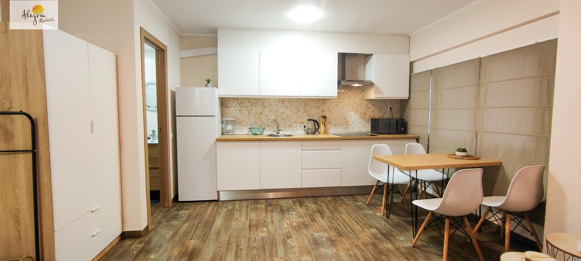 28-22 APARTHOTEL OF 4 COMPLETE FLATS WITH TOURIST LICENCE IN THE CENTRE OF ALICANTE FOR SALE