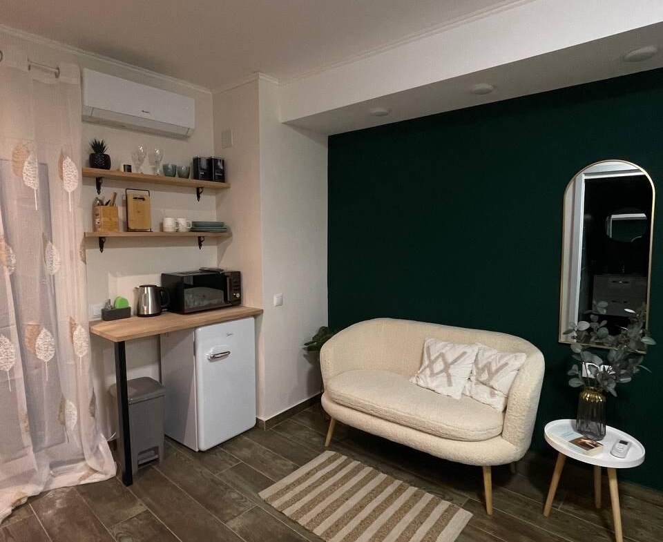 APARTHOTEL OF 4 COMPLETE FLATS WITH TOURIST LICENCE IN THE CENTRE OF ALICANTE FOR SALE