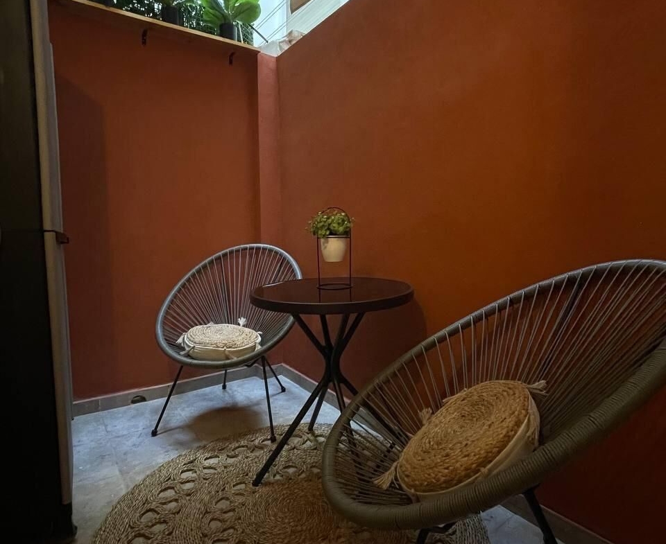 APARTHOTEL OF 4 COMPLETE FLATS WITH TOURIST LICENCE IN THE CENTRE OF ALICANTE FOR SALE