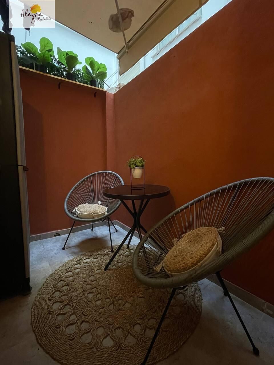 28-24 APARTHOTEL OF 4 COMPLETE FLATS WITH TOURIST LICENCE IN THE CENTRE OF ALICANTE FOR SALE