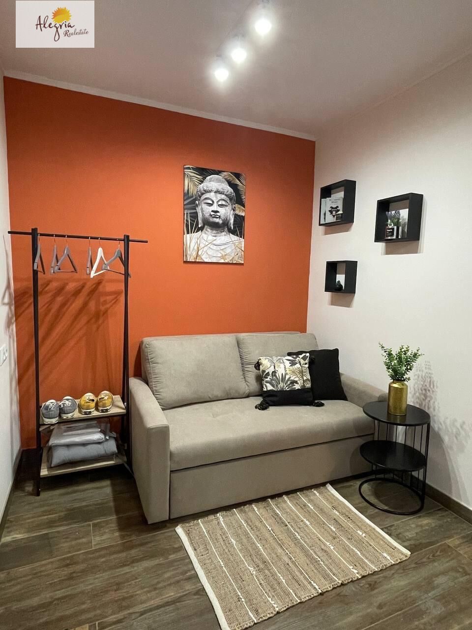 28-27 APARTHOTEL OF 4 COMPLETE FLATS WITH TOURIST LICENCE IN THE CENTRE OF ALICANTE FOR SALE
