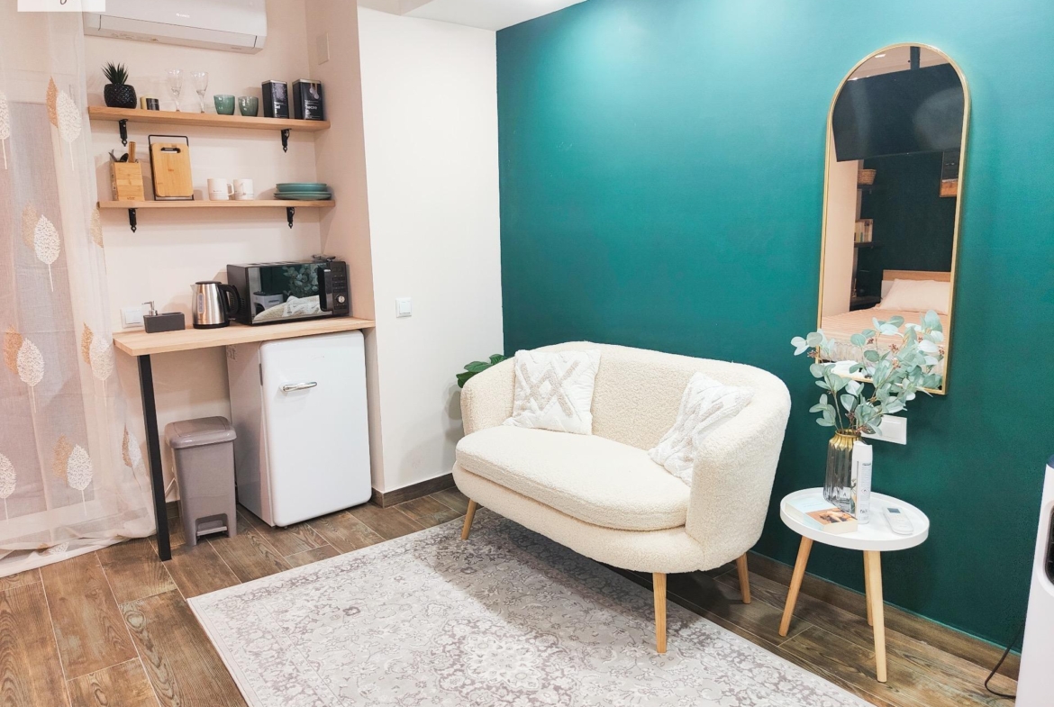 APARTHOTEL OF 4 COMPLETE FLATS WITH TOURIST LICENCE IN THE CENTRE OF ALICANTE FOR SALE