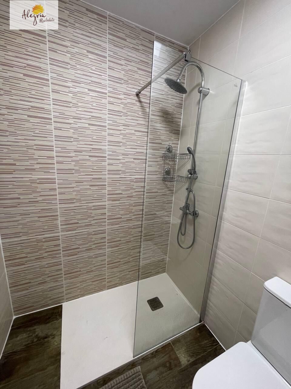 28-35 APARTHOTEL OF 4 COMPLETE FLATS WITH TOURIST LICENCE IN THE CENTRE OF ALICANTE FOR SALE