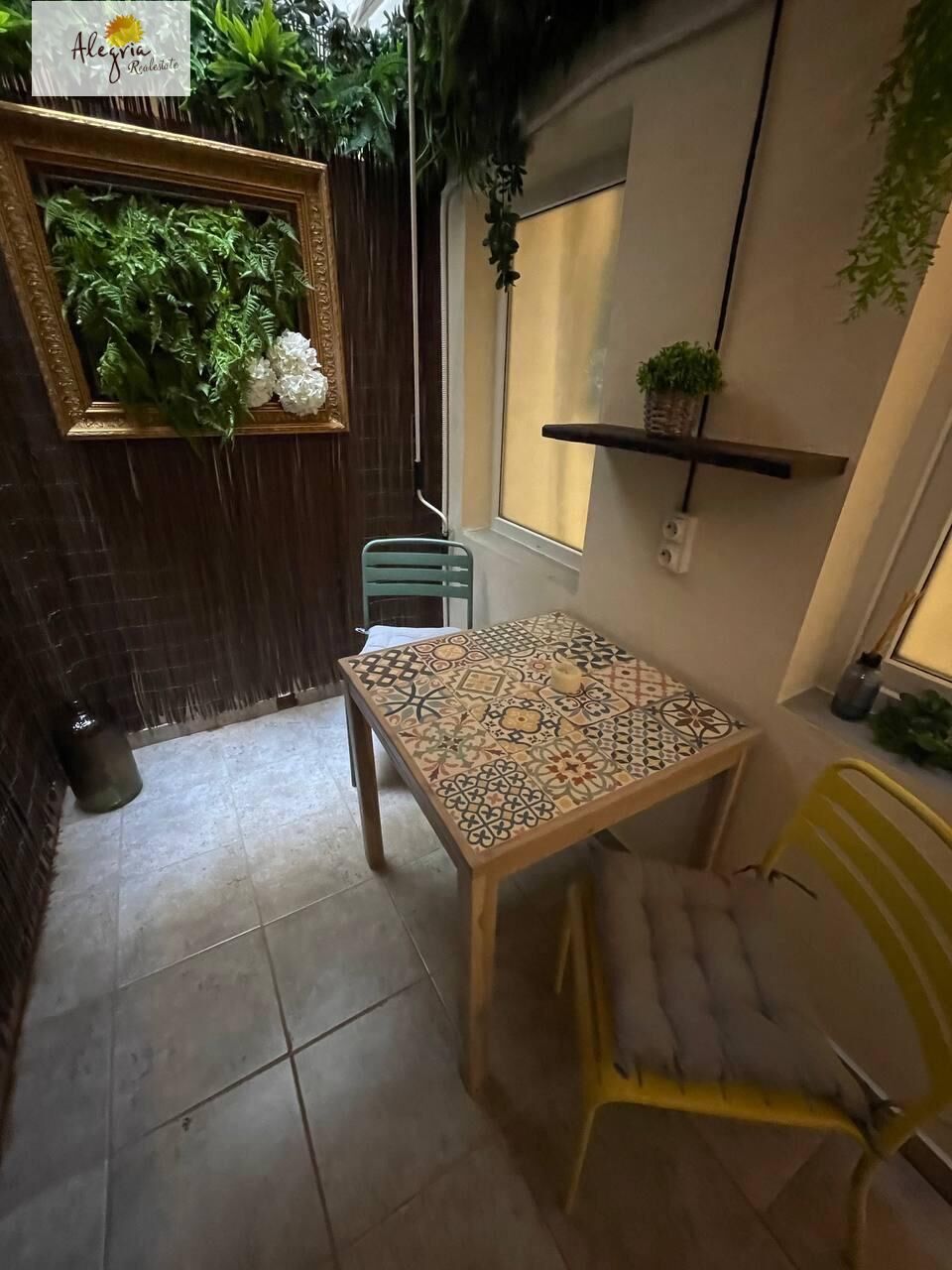 28-37 APARTHOTEL OF 4 COMPLETE FLATS WITH TOURIST LICENCE IN THE CENTRE OF ALICANTE FOR SALE