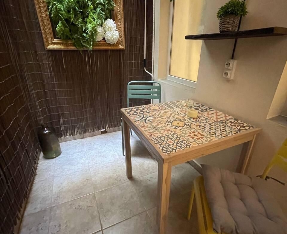 APARTHOTEL OF 4 COMPLETE FLATS WITH TOURIST LICENCE IN THE CENTRE OF ALICANTE FOR SALE