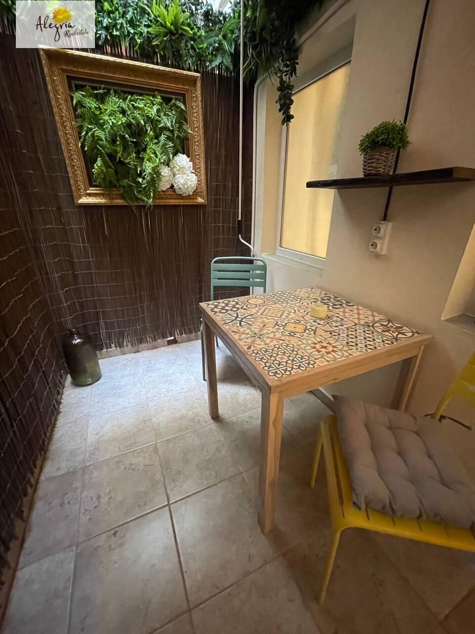 28-38 APARTHOTEL OF 4 COMPLETE FLATS WITH TOURIST LICENCE IN THE CENTRE OF ALICANTE FOR SALE