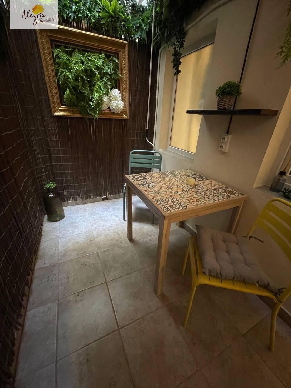 28-39 APARTHOTEL OF 4 COMPLETE FLATS WITH TOURIST LICENCE IN THE CENTRE OF ALICANTE FOR SALE