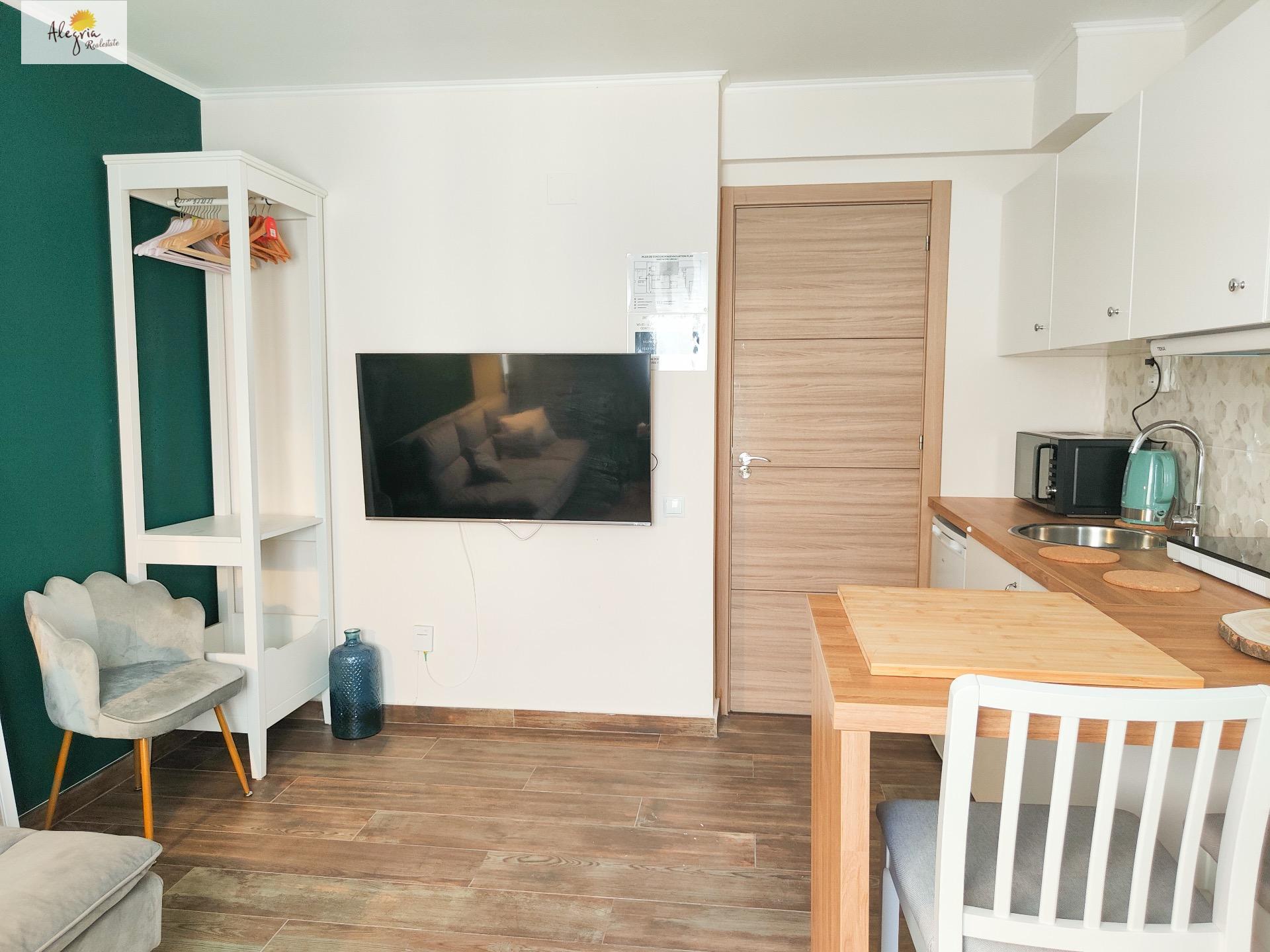28-4 APARTHOTEL OF 4 COMPLETE FLATS WITH TOURIST LICENCE IN THE CENTRE OF ALICANTE FOR SALE