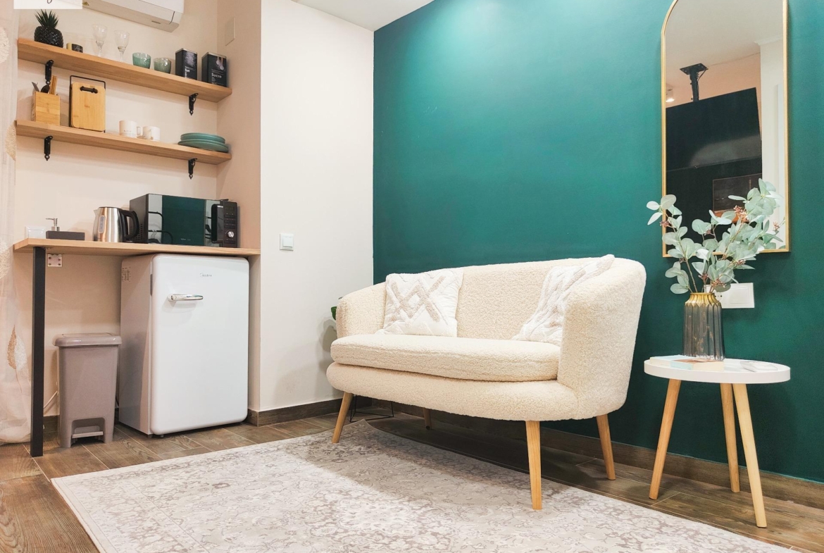 APARTHOTEL OF 4 COMPLETE FLATS WITH TOURIST LICENCE IN THE CENTRE OF ALICANTE FOR SALE