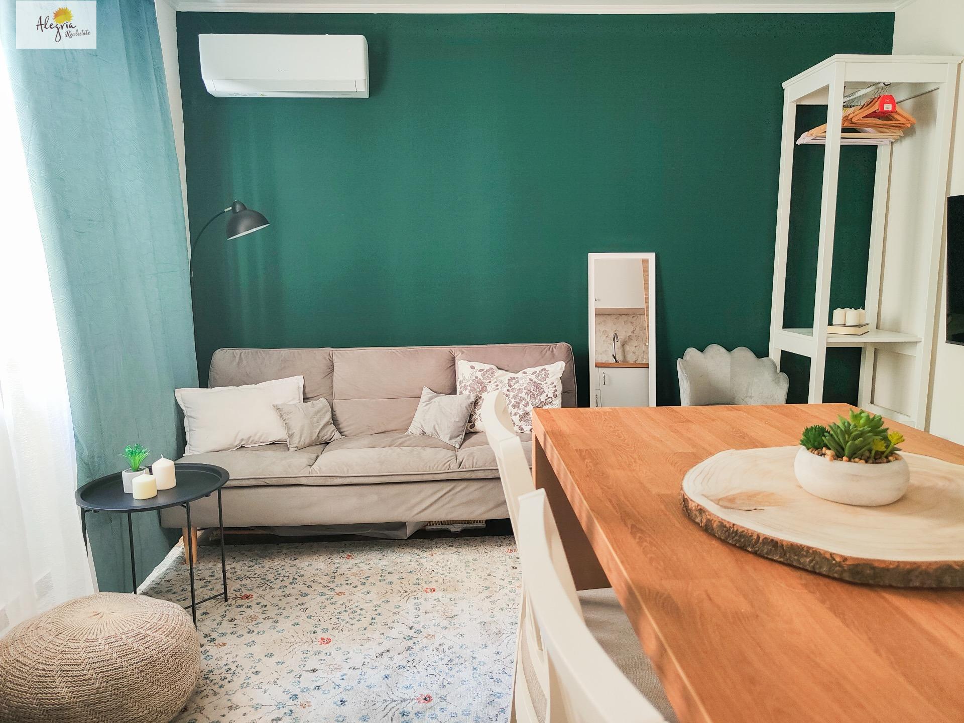 28-5 APARTHOTEL OF 4 COMPLETE FLATS WITH TOURIST LICENCE IN THE CENTRE OF ALICANTE FOR SALE
