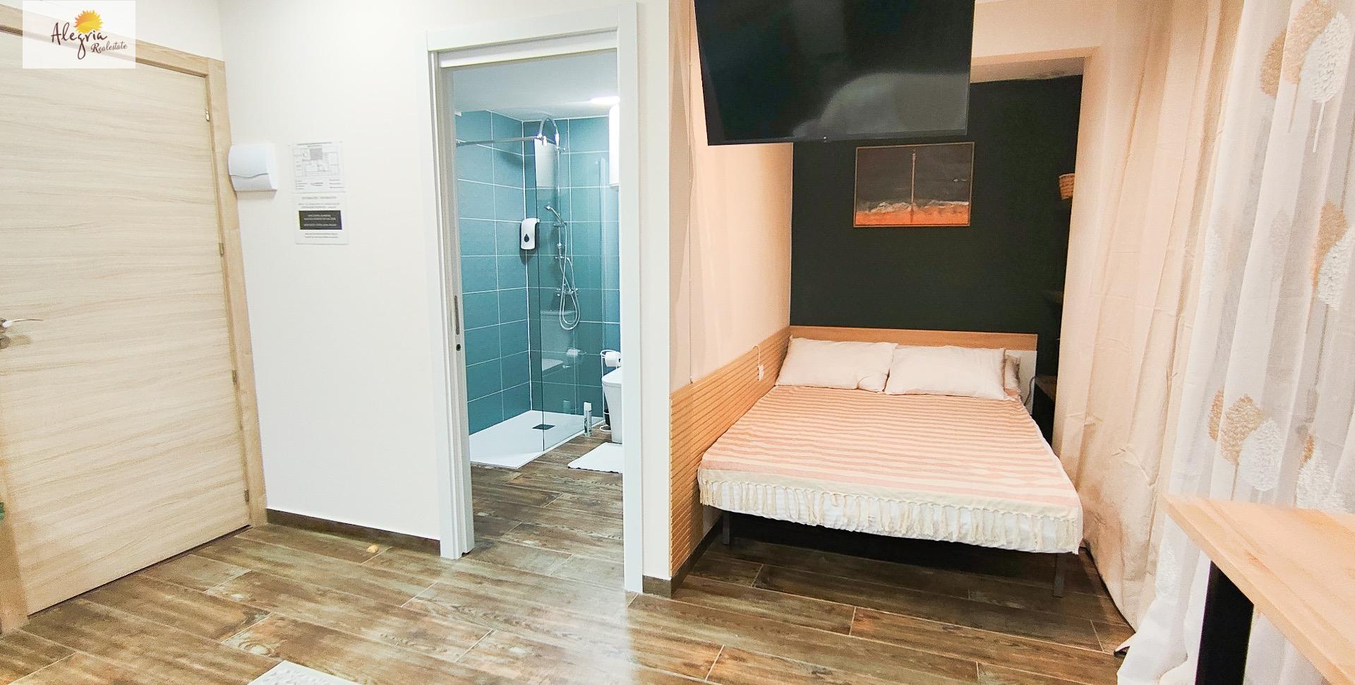 28-53 APARTHOTEL OF 4 COMPLETE FLATS WITH TOURIST LICENCE IN THE CENTRE OF ALICANTE FOR SALE