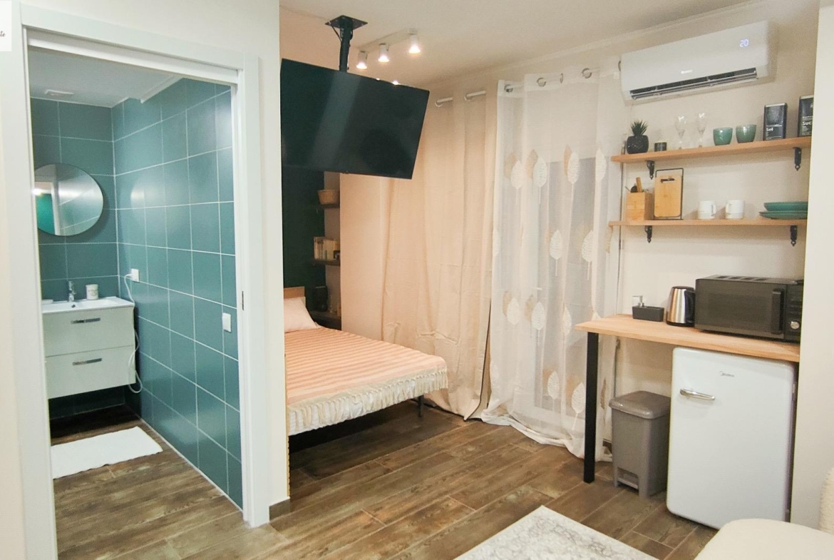 APARTHOTEL OF 4 COMPLETE FLATS WITH TOURIST LICENCE IN THE CENTRE OF ALICANTE FOR SALE