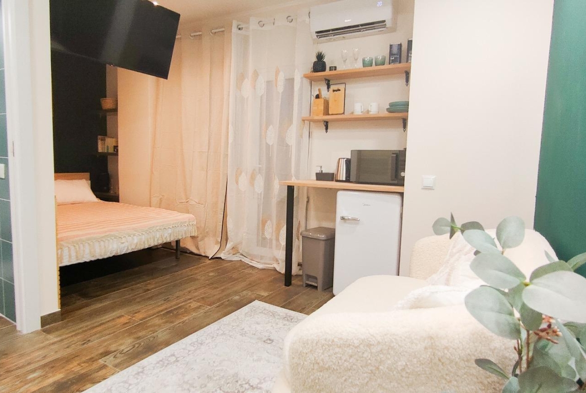 APARTHOTEL OF 4 COMPLETE FLATS WITH TOURIST LICENCE IN THE CENTRE OF ALICANTE FOR SALE