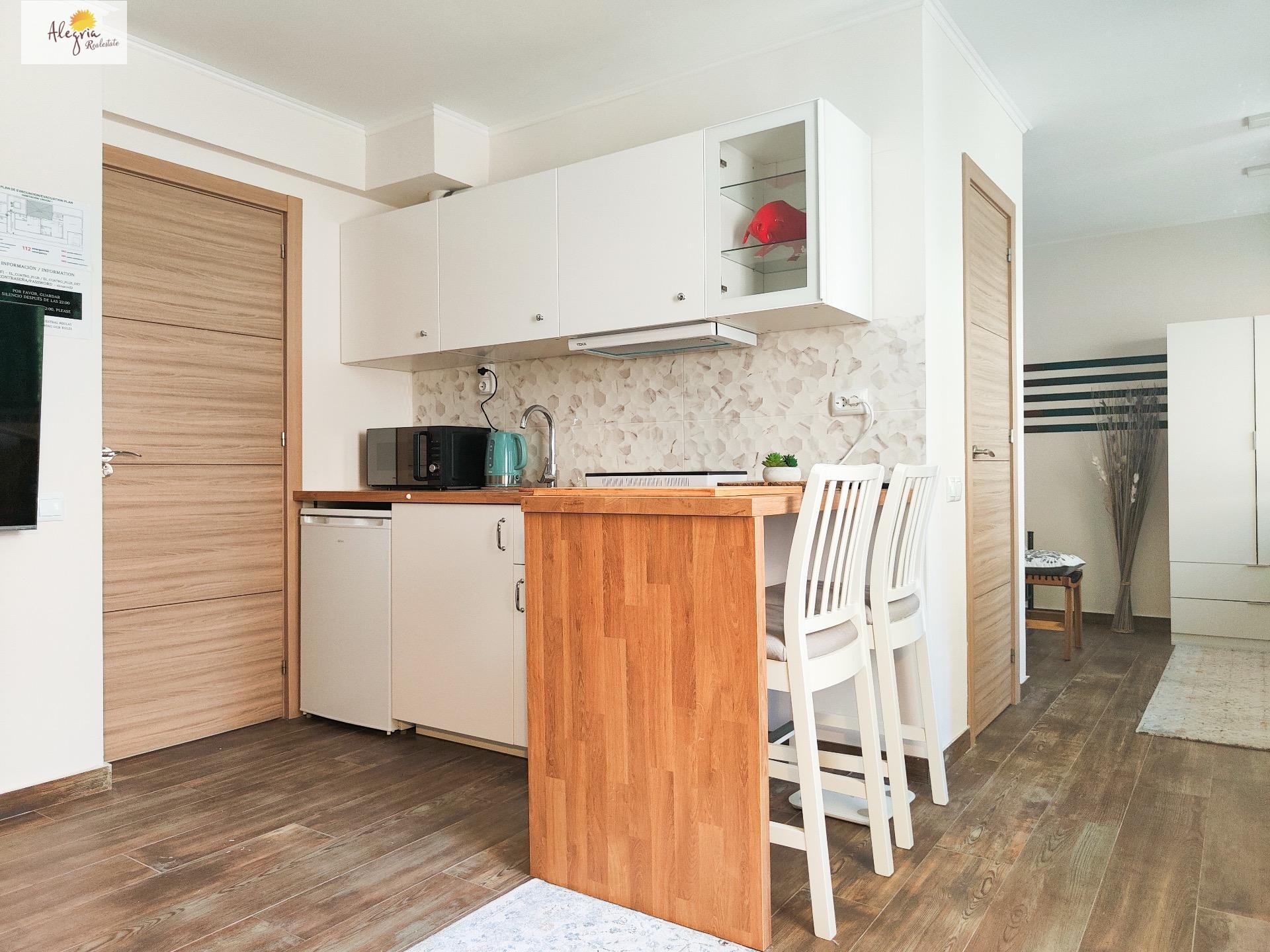 28-7 APARTHOTEL OF 4 COMPLETE FLATS WITH TOURIST LICENCE IN THE CENTRE OF ALICANTE FOR SALE