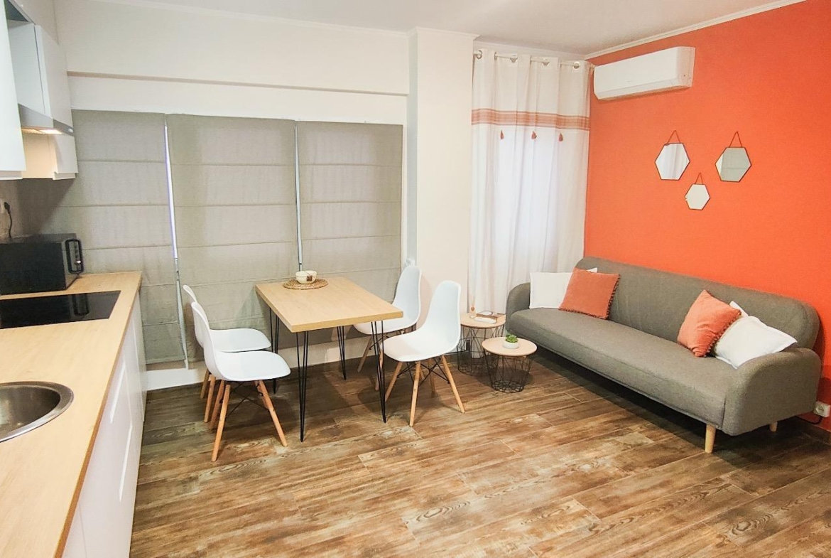 APARTHOTEL OF 4 COMPLETE FLATS WITH TOURIST LICENCE IN THE CENTRE OF ALICANTE FOR SALE