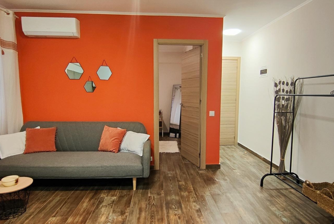APARTHOTEL OF 4 COMPLETE FLATS WITH TOURIST LICENCE IN THE CENTRE OF ALICANTE FOR SALE