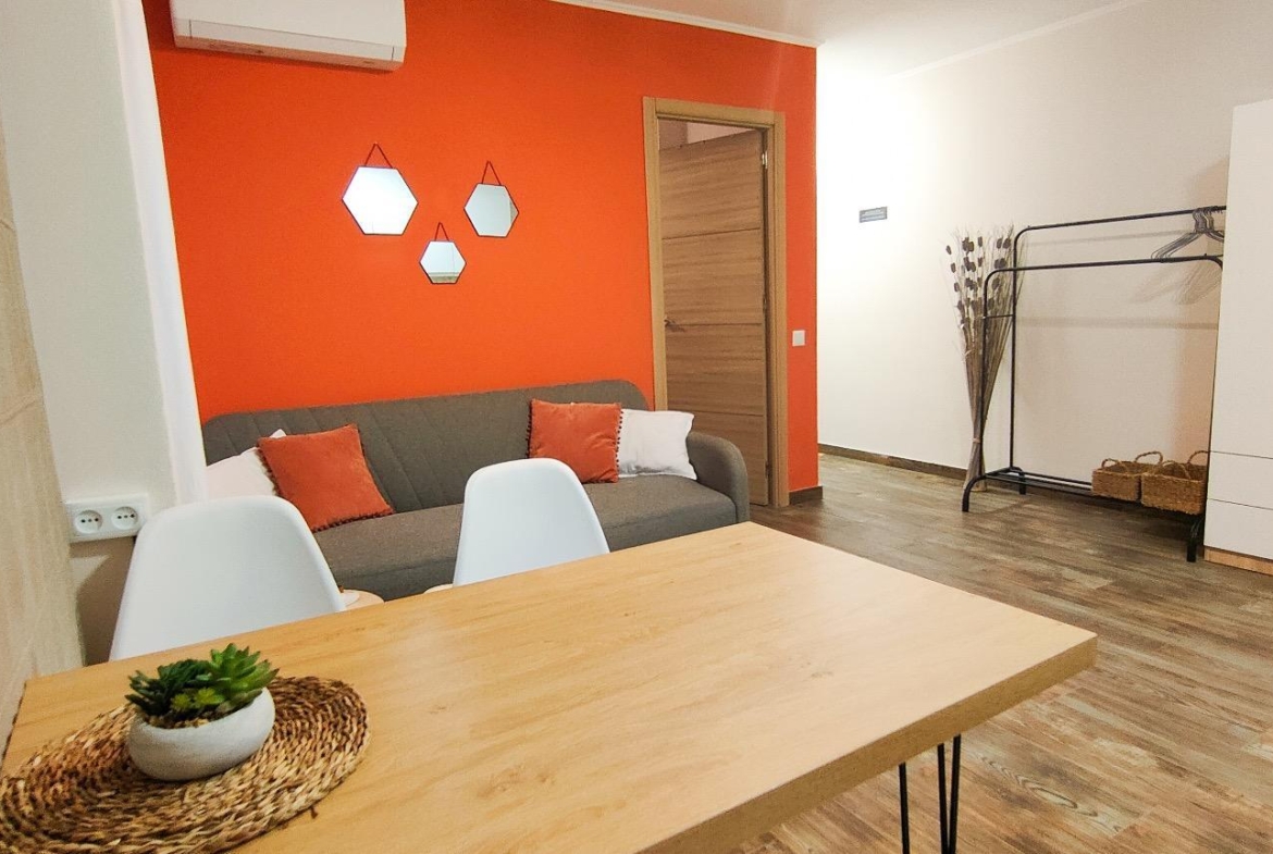 APARTHOTEL OF 4 COMPLETE FLATS WITH TOURIST LICENCE IN THE CENTRE OF ALICANTE FOR SALE