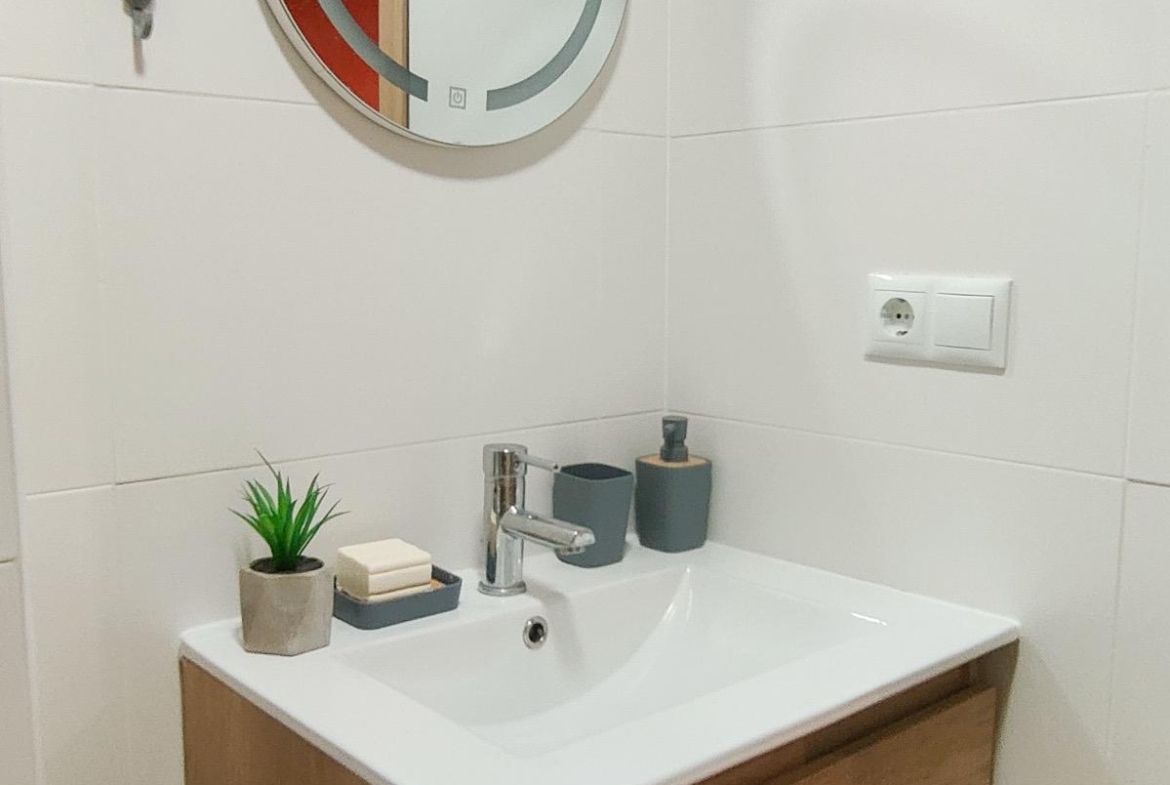 APARTHOTEL OF 4 COMPLETE FLATS WITH TOURIST LICENCE IN THE CENTRE OF ALICANTE FOR SALE