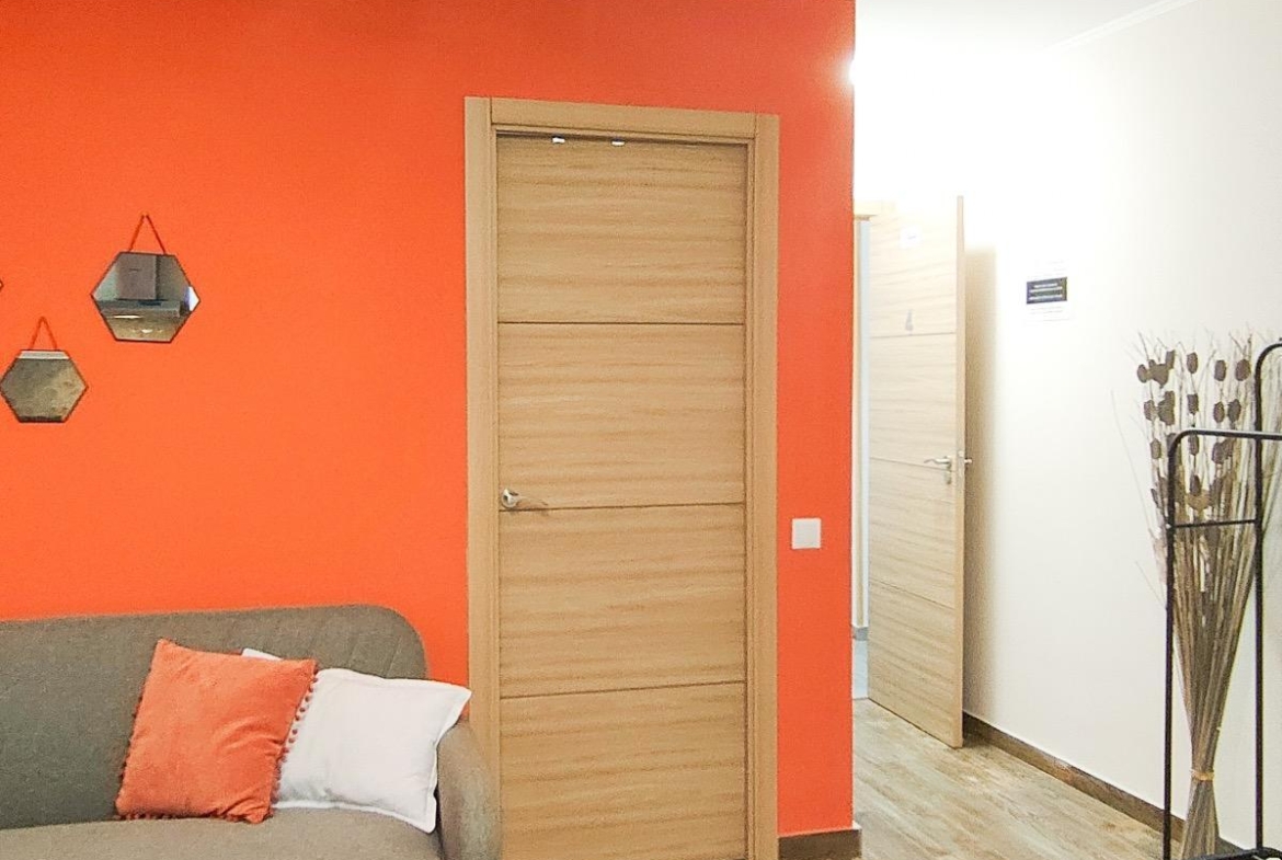 APARTHOTEL OF 4 COMPLETE FLATS WITH TOURIST LICENCE IN THE CENTRE OF ALICANTE FOR SALE