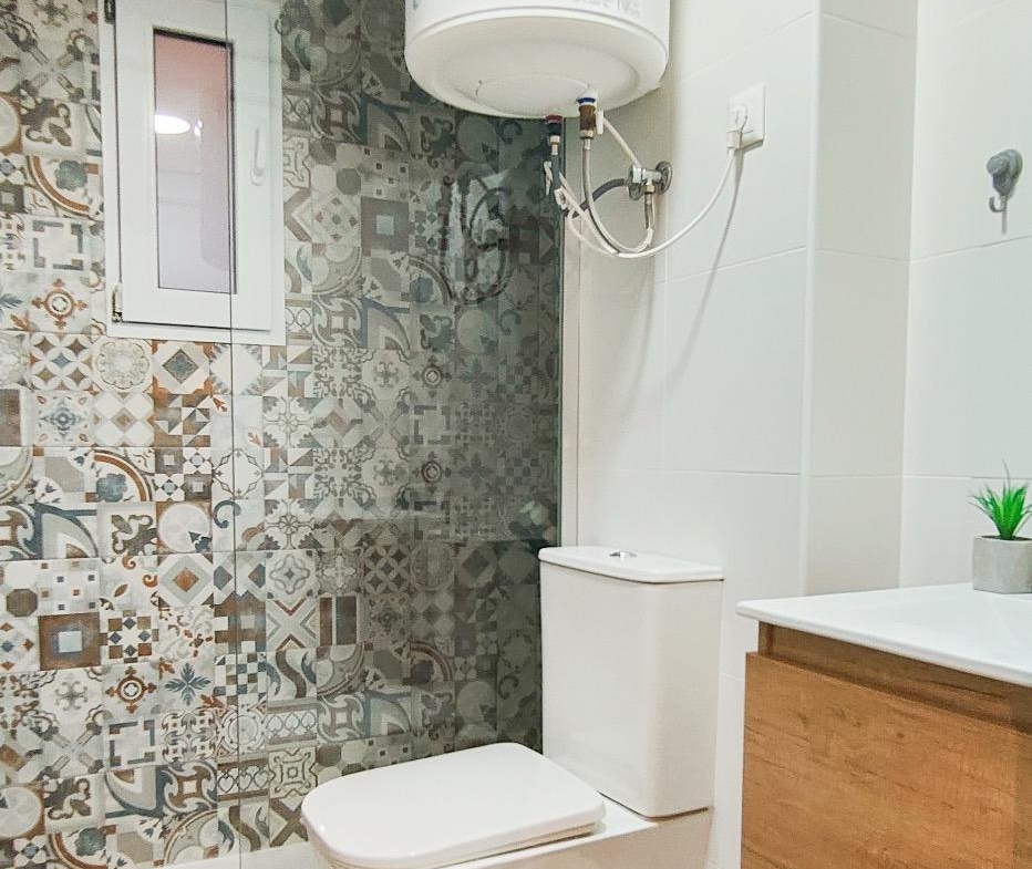 APARTHOTEL OF 4 COMPLETE FLATS WITH TOURIST LICENCE IN THE CENTRE OF ALICANTE FOR SALE