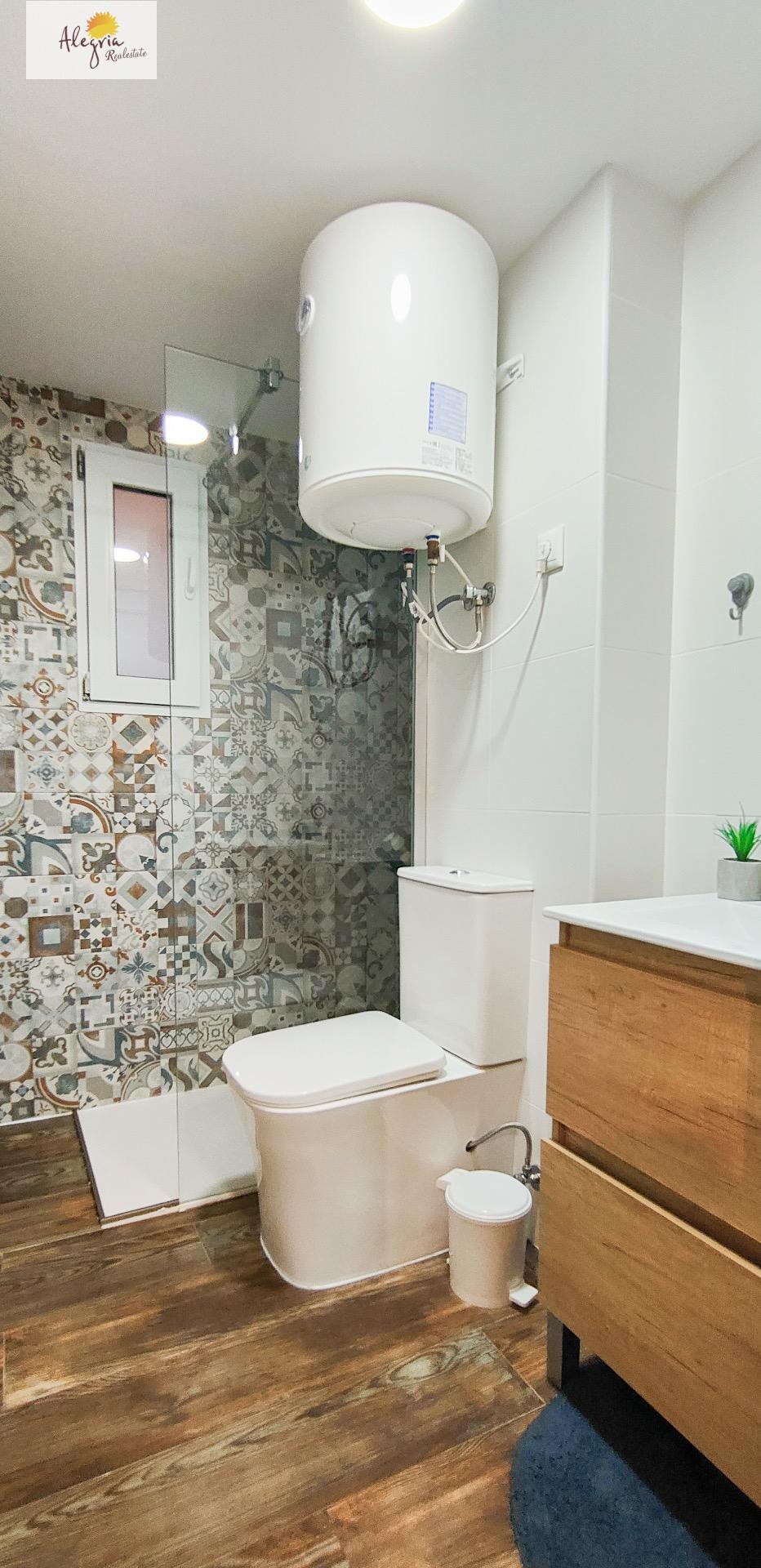 28-82 APARTHOTEL OF 4 COMPLETE FLATS WITH TOURIST LICENCE IN THE CENTRE OF ALICANTE FOR SALE