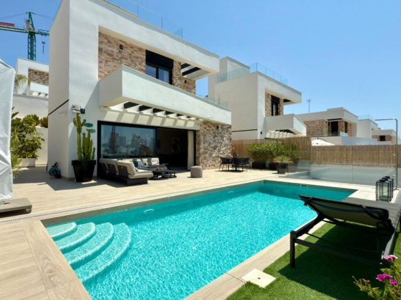 LUXURY VILLA WITH MAGNIFICENT VIEWS IN FINESTRAT