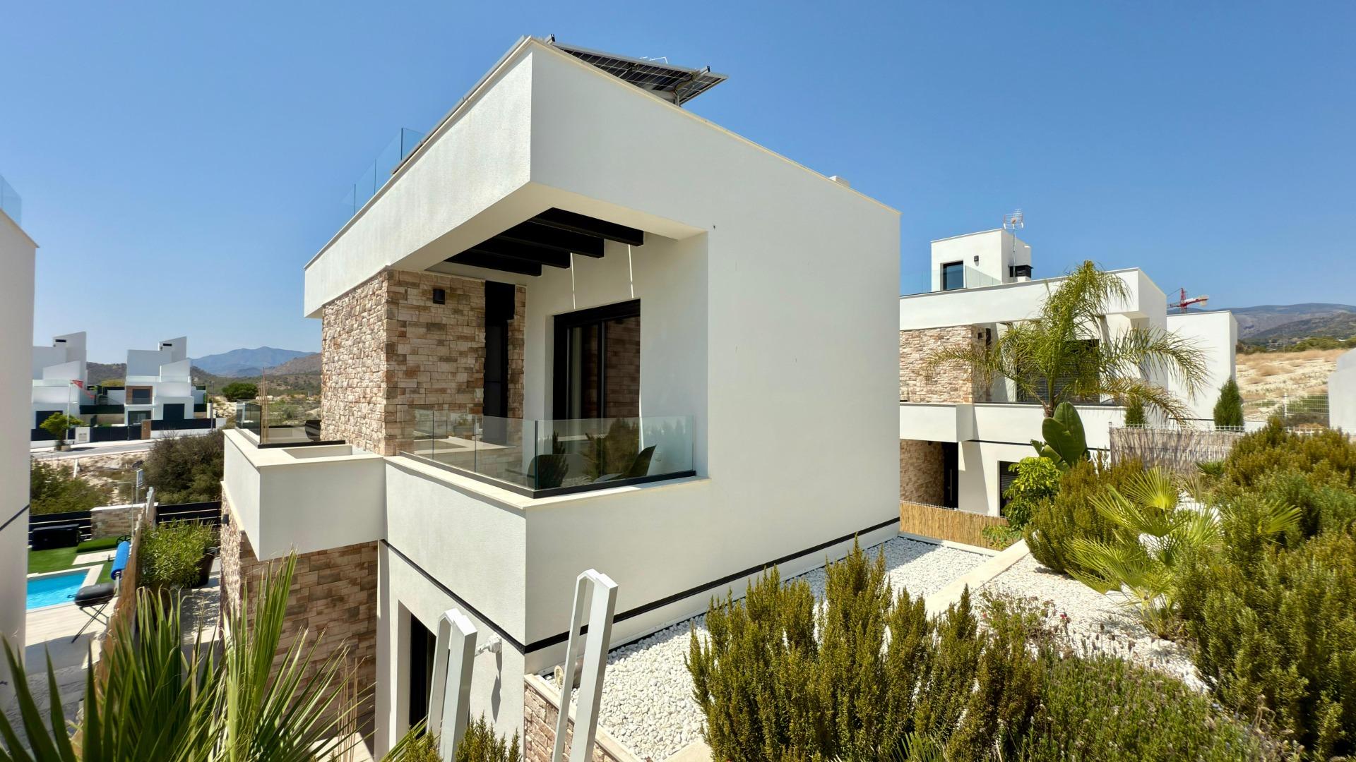 29-10 LUXURY VILLA WITH MAGNIFICENT VIEWS IN FINESTRAT