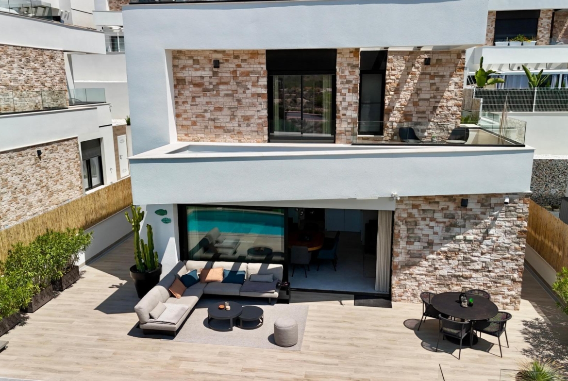 LUXURY VILLA WITH MAGNIFICENT VIEWS IN FINESTRAT