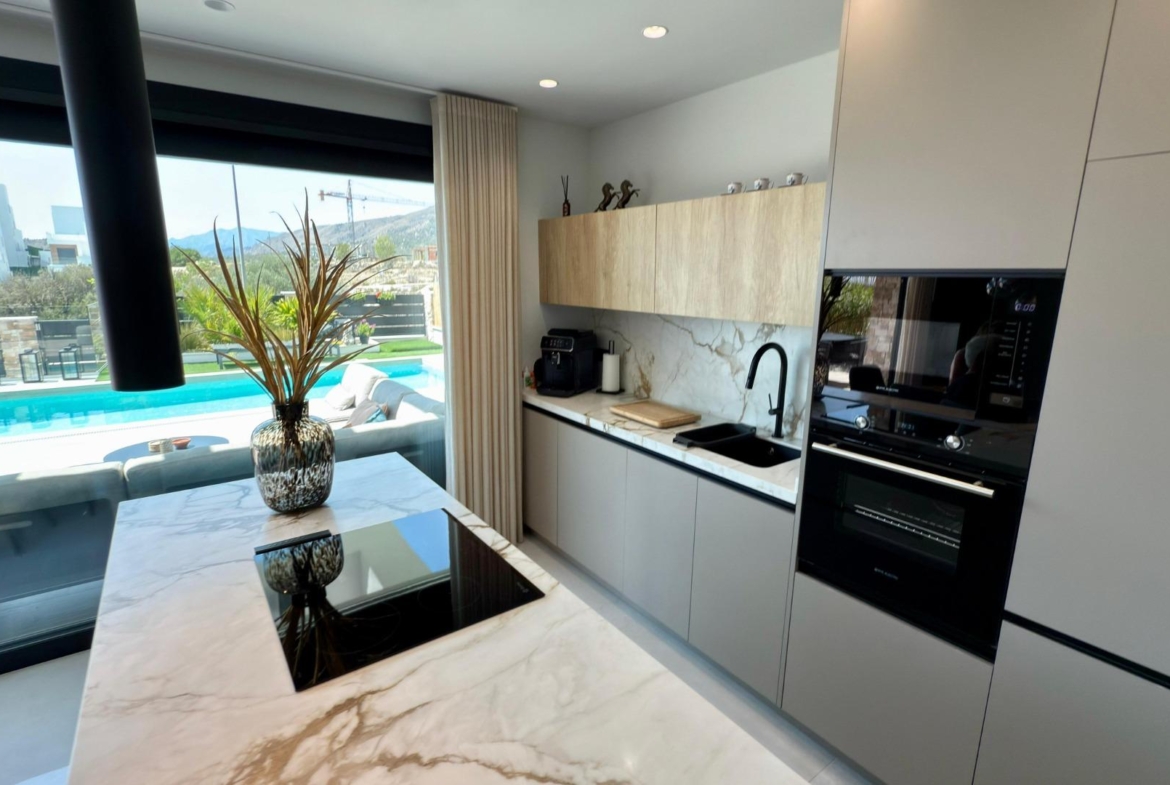 LUXURY VILLA WITH MAGNIFICENT VIEWS IN FINESTRAT