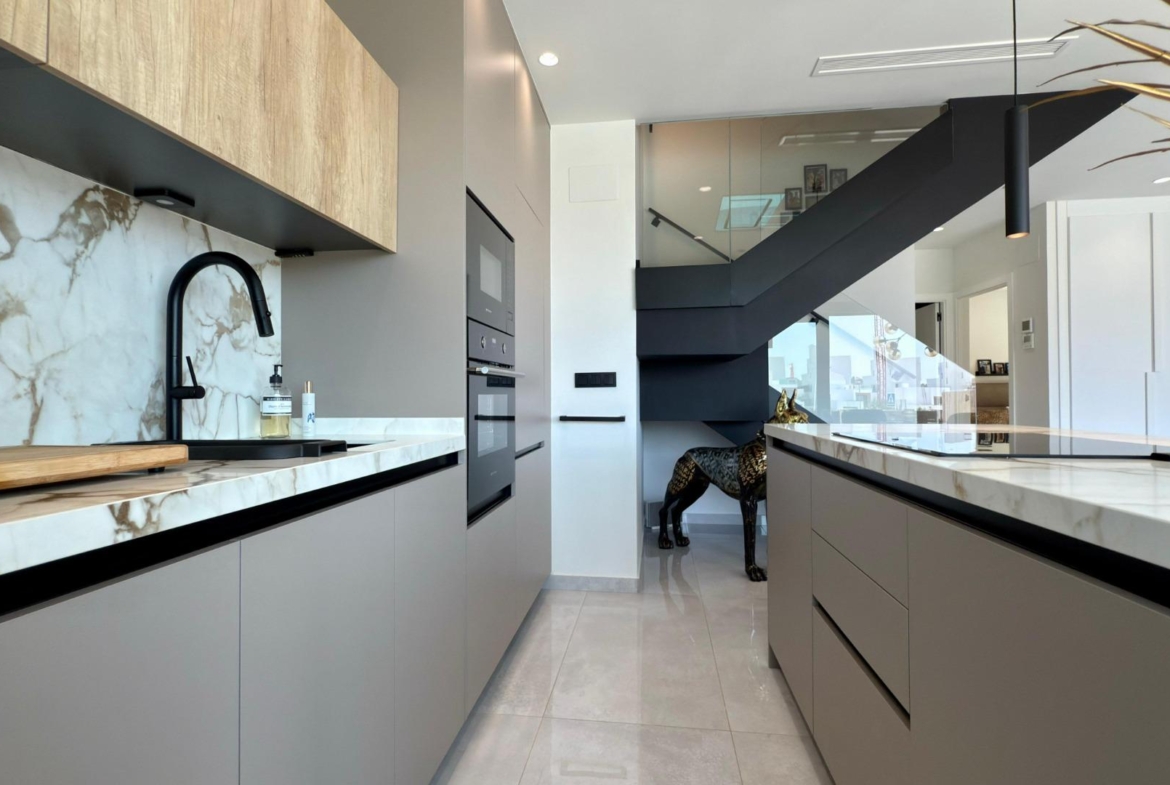 LUXURY VILLA WITH MAGNIFICENT VIEWS IN FINESTRAT