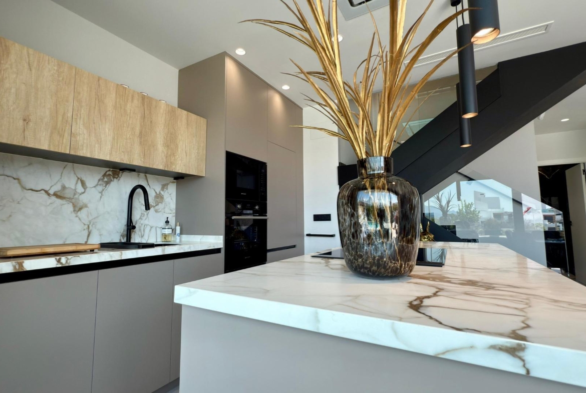 LUXURY VILLA WITH MAGNIFICENT VIEWS IN FINESTRAT