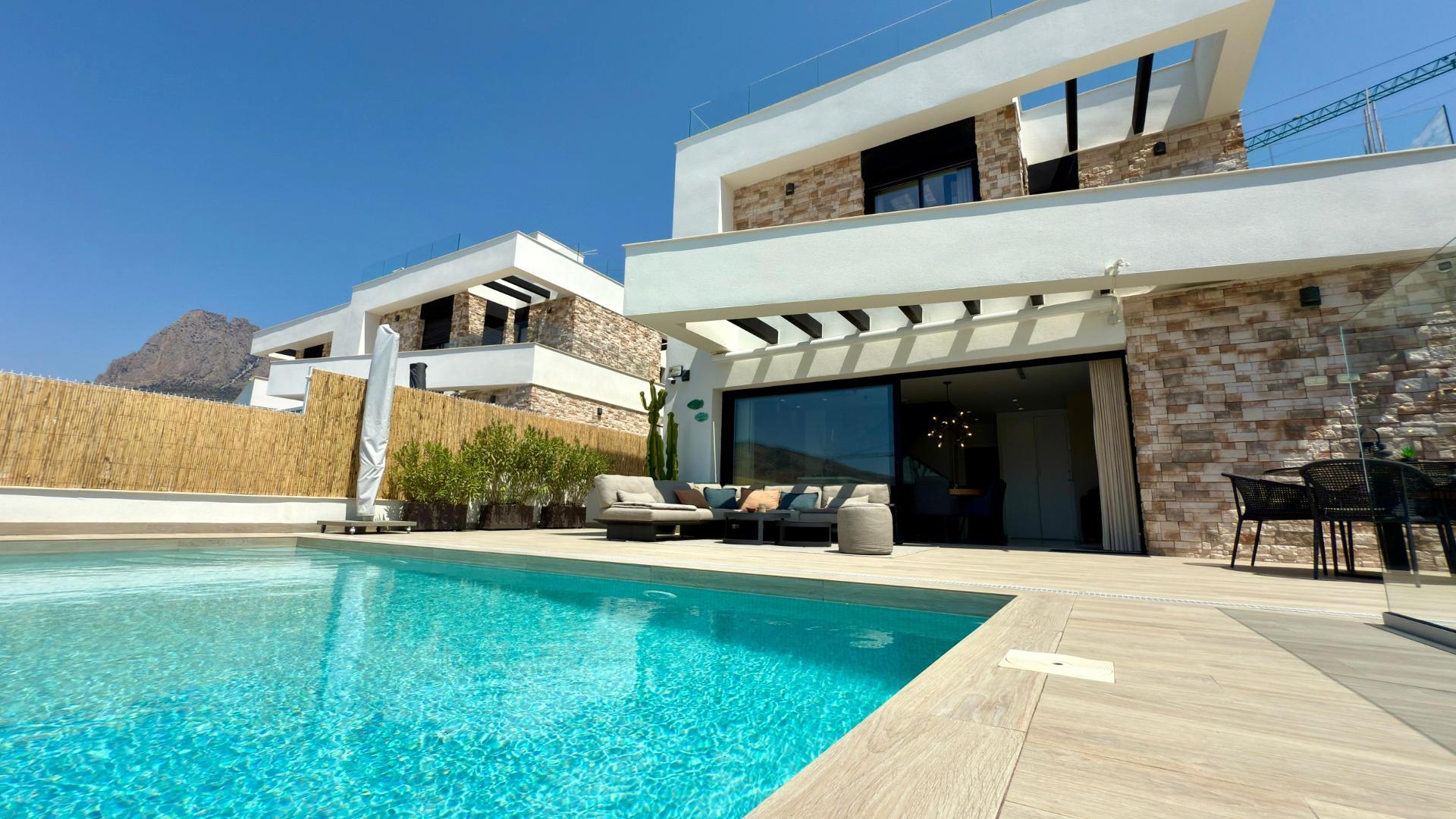 29-2 LUXURY VILLA WITH MAGNIFICENT VIEWS IN FINESTRAT