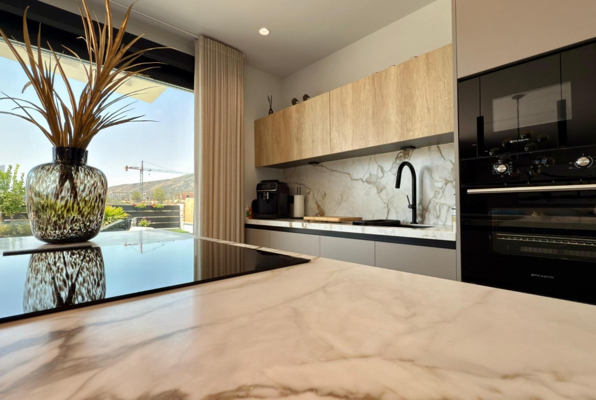 LUXURY VILLA WITH MAGNIFICENT VIEWS IN FINESTRAT