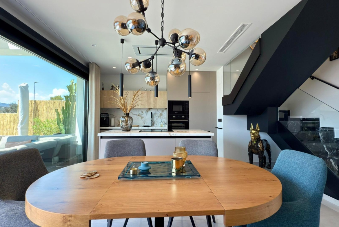 LUXURY VILLA WITH MAGNIFICENT VIEWS IN FINESTRAT