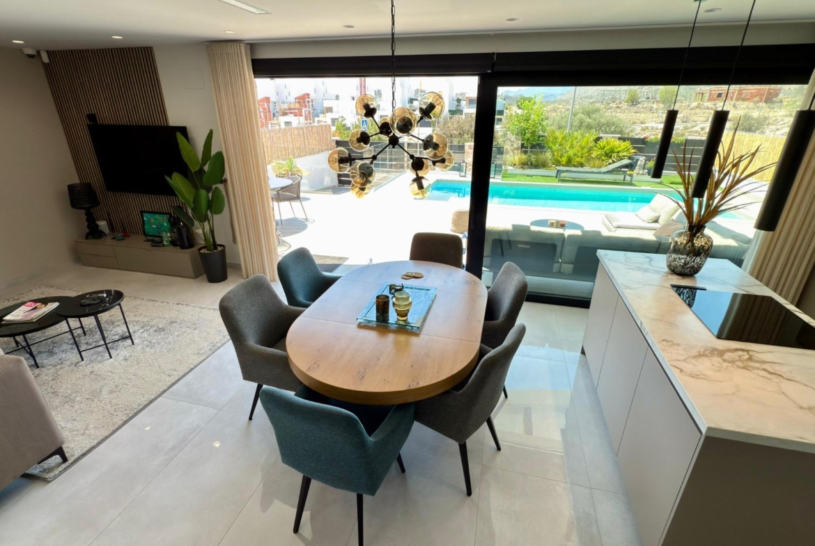 LUXURY VILLA WITH MAGNIFICENT VIEWS IN FINESTRAT