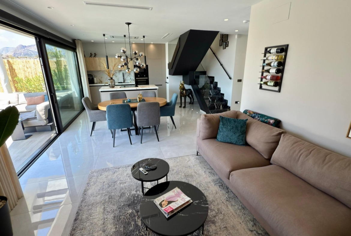 LUXURY VILLA WITH MAGNIFICENT VIEWS IN FINESTRAT