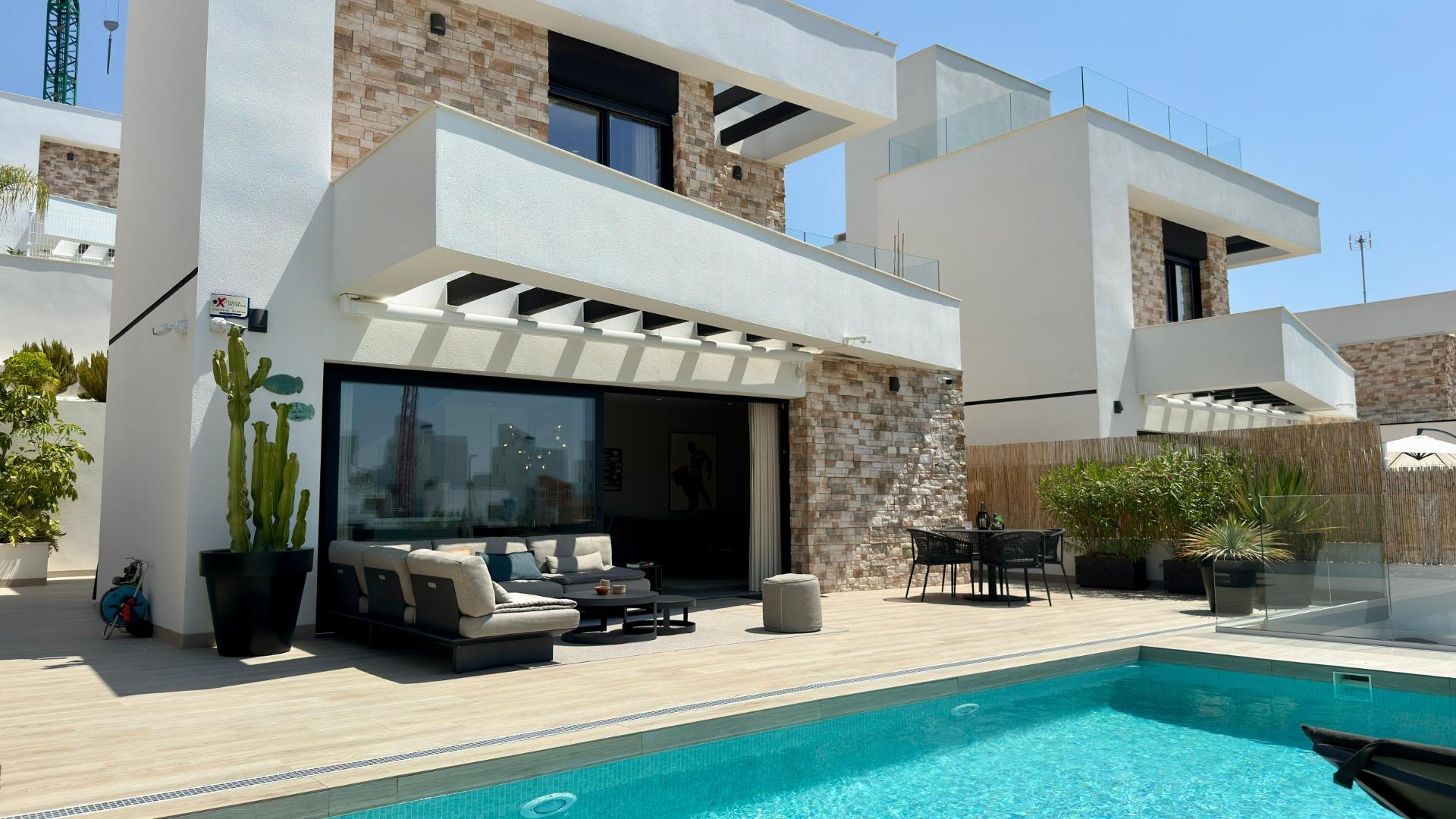29-3 LUXURY VILLA WITH MAGNIFICENT VIEWS IN FINESTRAT
