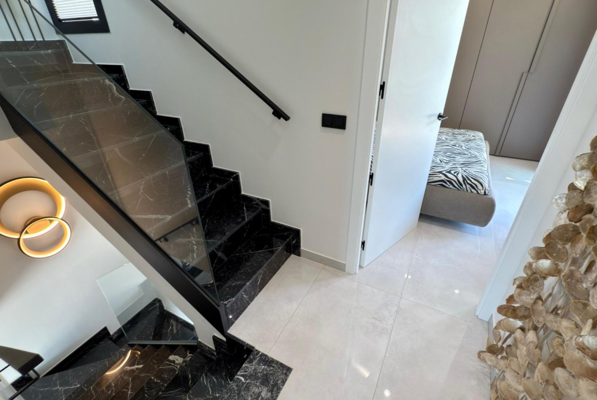 LUXURY VILLA WITH MAGNIFICENT VIEWS IN FINESTRAT